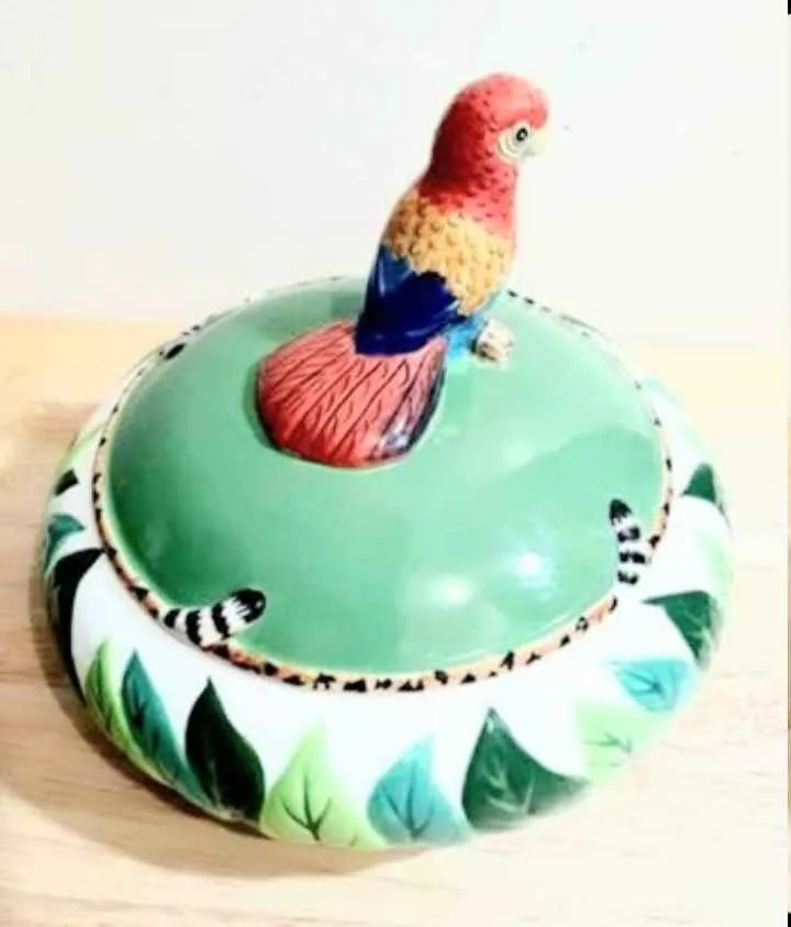 Lynn Chase Jungle Jubilee Macau Parrot image indicator(3)