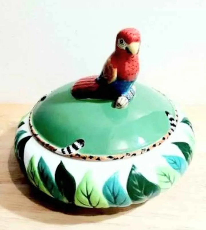 Lynn Chase Jungle Jubilee Macau Parrot image indicator(4)