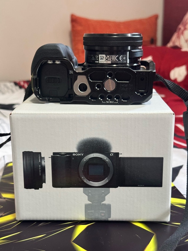 Sony ZV-E10 4K Mirrorless Camera (Complete Kit w/ Extra Battery) - photo 2