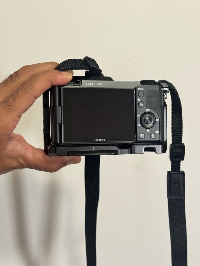 Sony ZV-E10 4K Mirrorless Camera (Complete Kit w/ Extra Battery) - photo 3