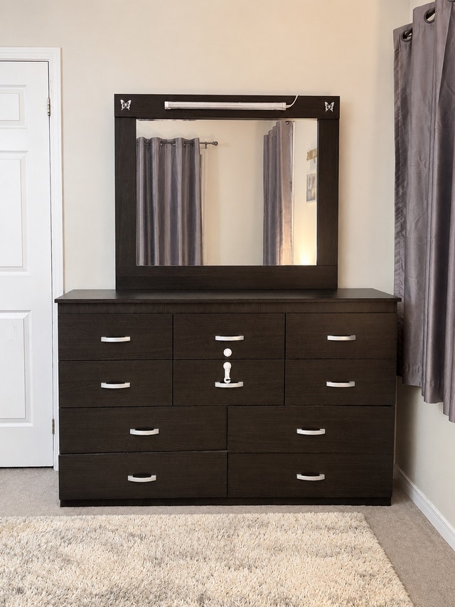 Bedroom Set - 6 Pieces Canadian Made (MOVING SALE) - photo 2