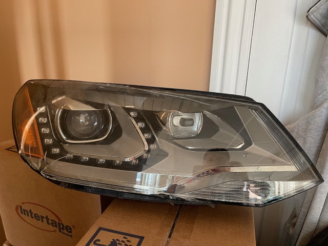 2011-2018 VW Touareg right side headlight