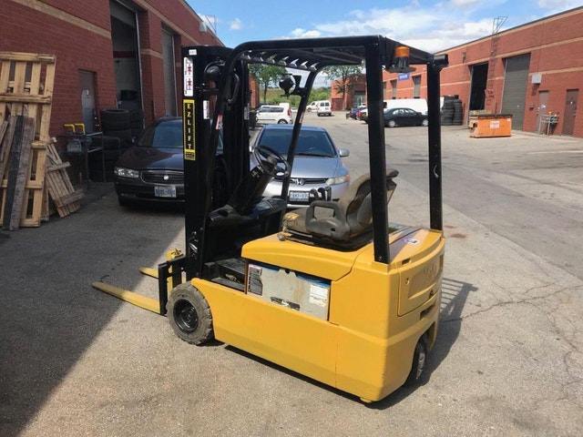 Yale forklift, lift truck 3200lbs capacity 15.5ft Lifting height