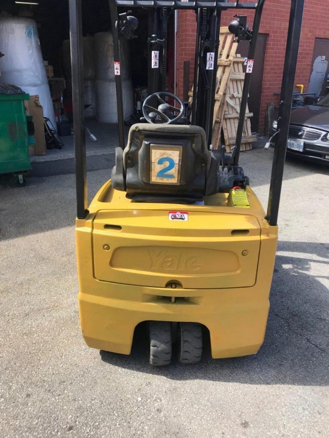Yale forklift, lift truck 3200lbs capacity 15.5ft Lifting height - photo 5