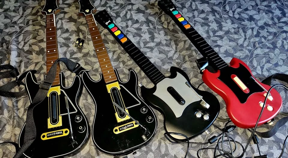 Guitar Hero Bundle! X2 - 2pc sets - photo 2