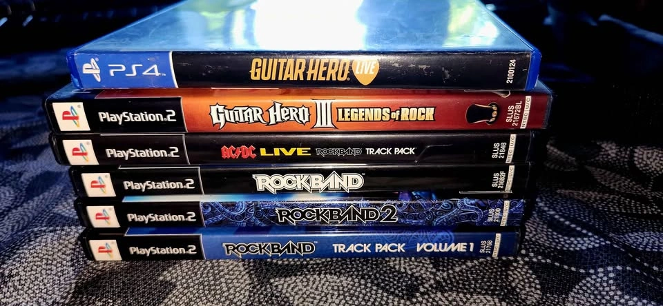 Guitar Hero Bundle! - 2pc sets - photo 3