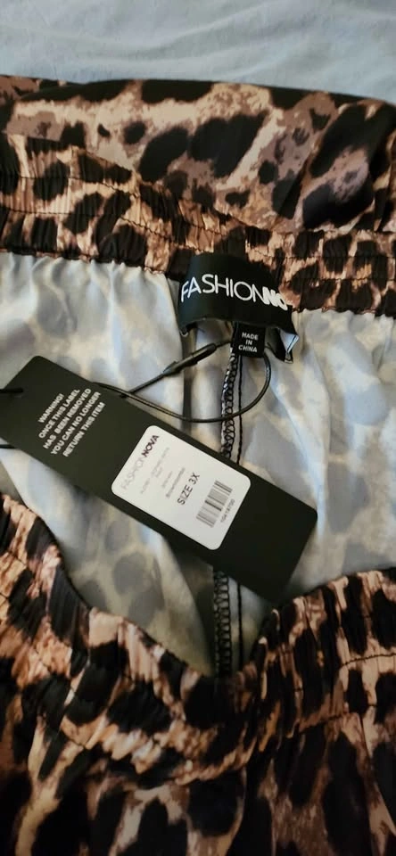 FashionNova wide leg leopard satin pant 3X - photo 3