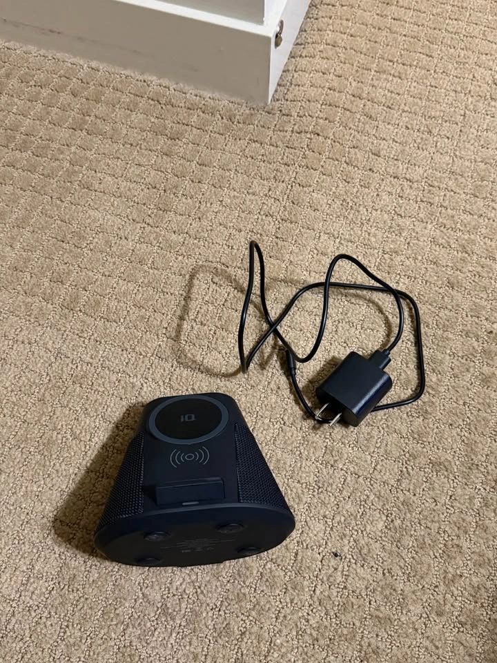 IQ Bluetooth speaker/wireless charging - photo 2