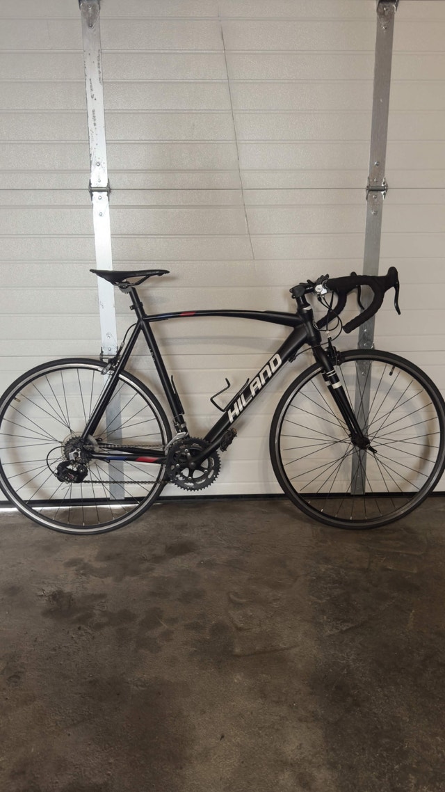 Hiland Road Bike - Used Like New + Helmet