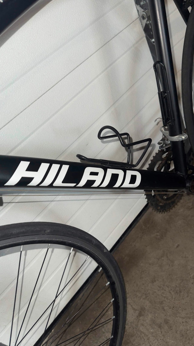 Hiland Road Bike - Used Like New + Helmet - photo 4