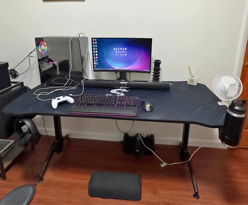 Gaming Bundle - PC, monitor, desk