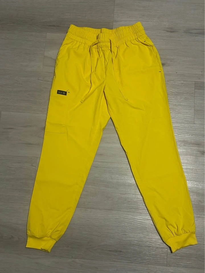 Like new women’s scrub sets(6) size XS - photo 4