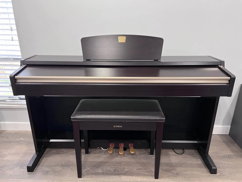 Urgent sale Yamaha Clavinova CLP-220 piano with bench - photo 2
