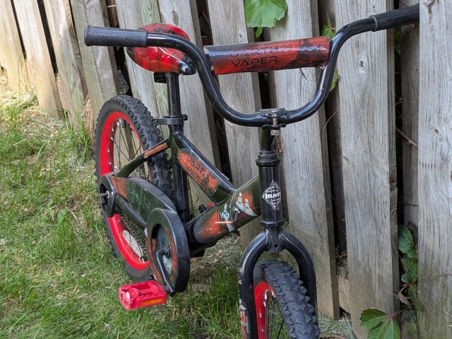 18" wheels, Star Wars bike, BMX, kid's bike - photo 3
