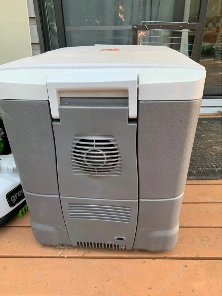 Igloo iceless 40Q no power cord sold as-is - photo 2