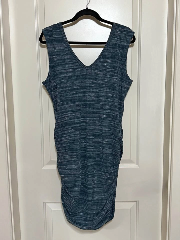 Le Chateau V-Neck Bodycon Dress