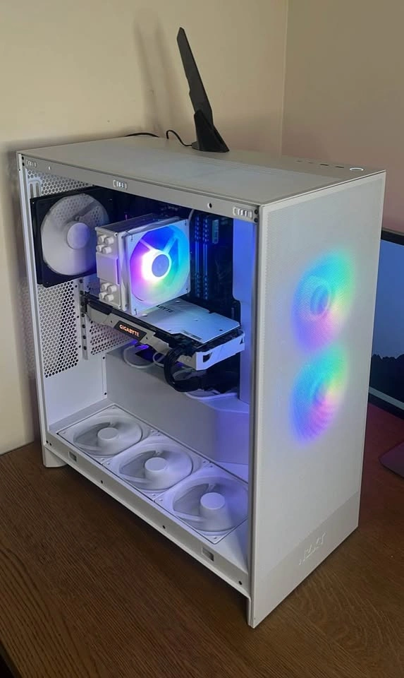 Custom-Built NZXT (White) Gaming PC 👾 - photo 2