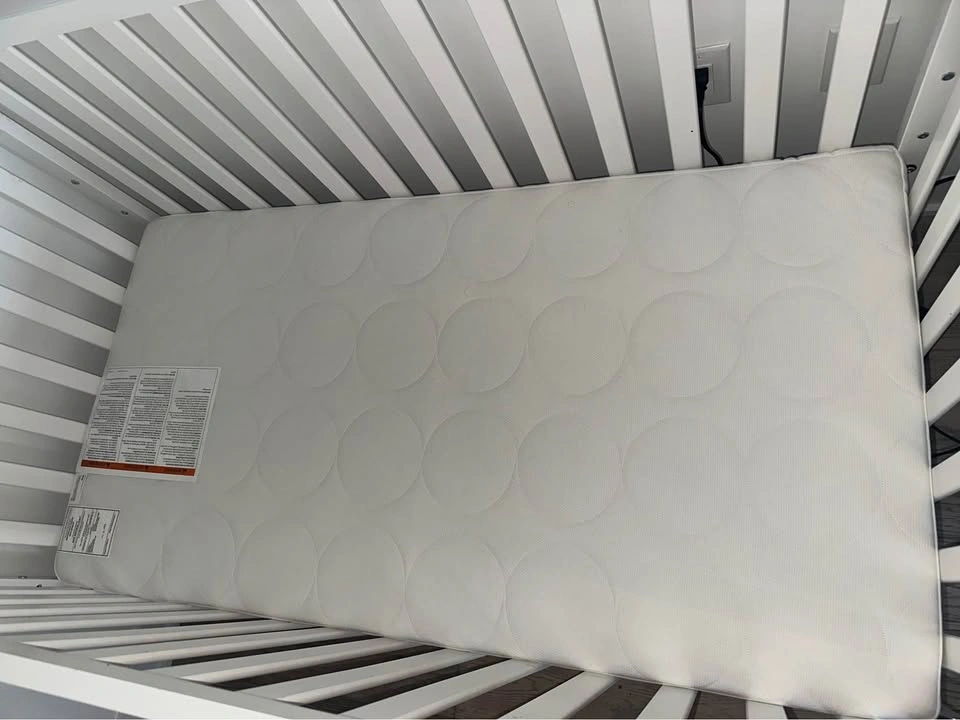 Graco Convertible Crib (selling Mattress separately) - photo 2