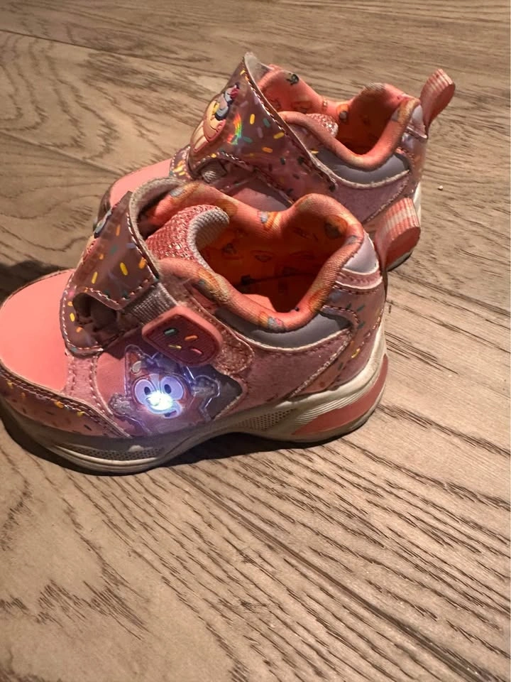Infant/toddler lightup size 5 shoes with box - photo 2