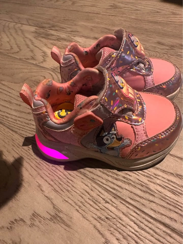 Infant/toddler lightup size 5 shoes with box - photo 3