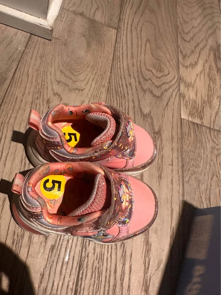 Infant/toddler lightup size 5 shoes with box - photo 4