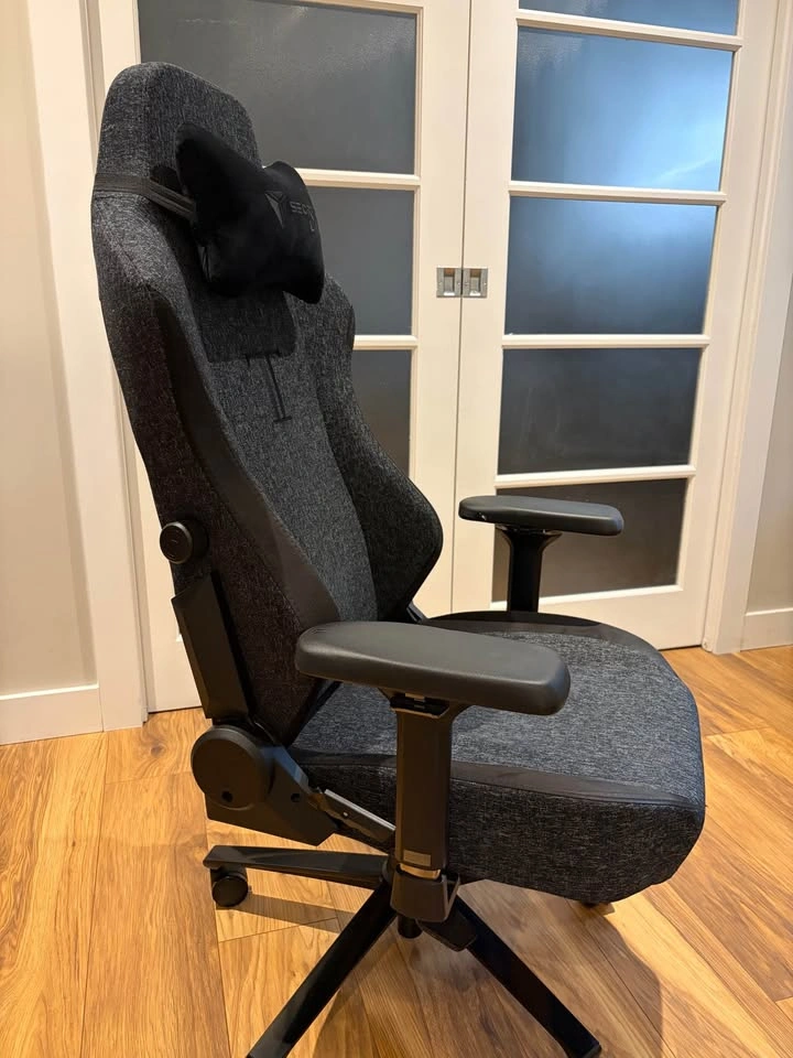 Secretlab Titan Gaming Chair - photo 2