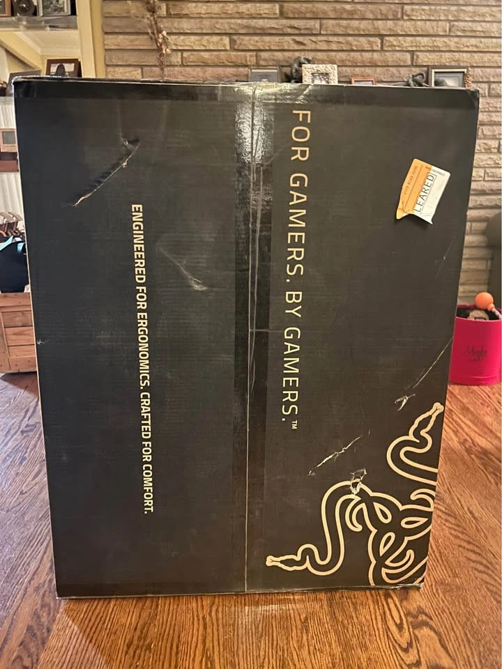 BRAND NEW UNOPENED Razer Iskur V2 Ergonomic Gaming Chair - photo 2