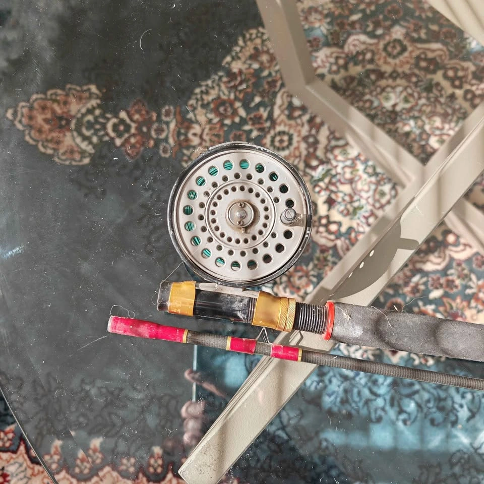 8'6" graphite fly rod and reel