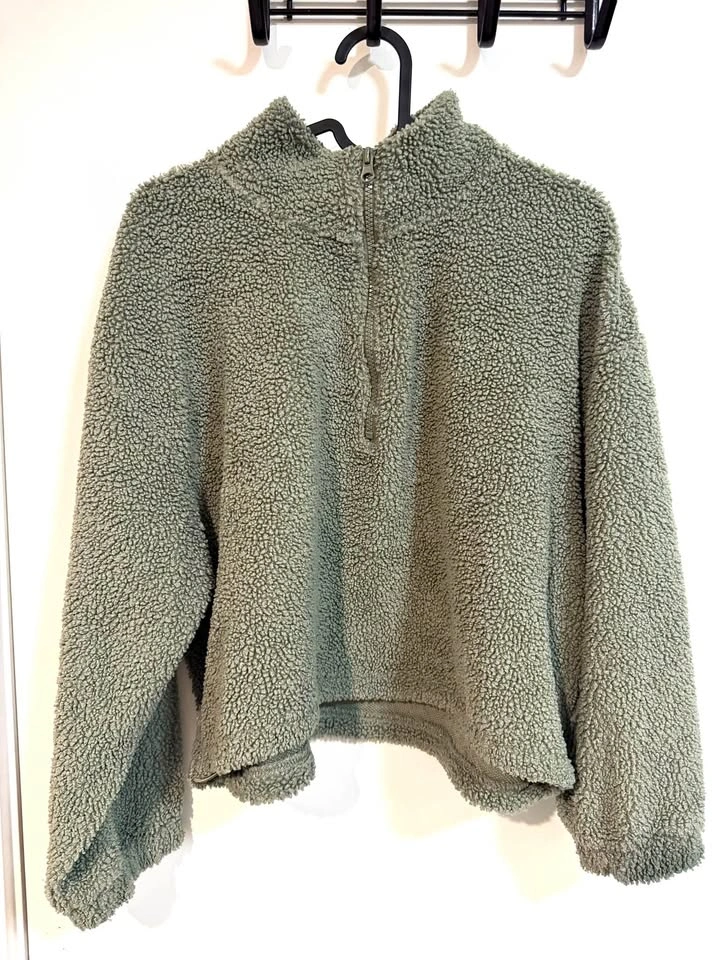 H&M Teddy Sweatshirt