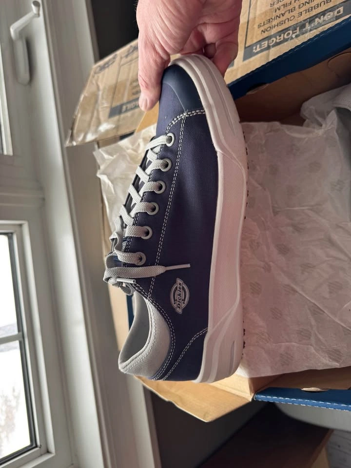Men’s Dickies shoes size 11 - photo 2