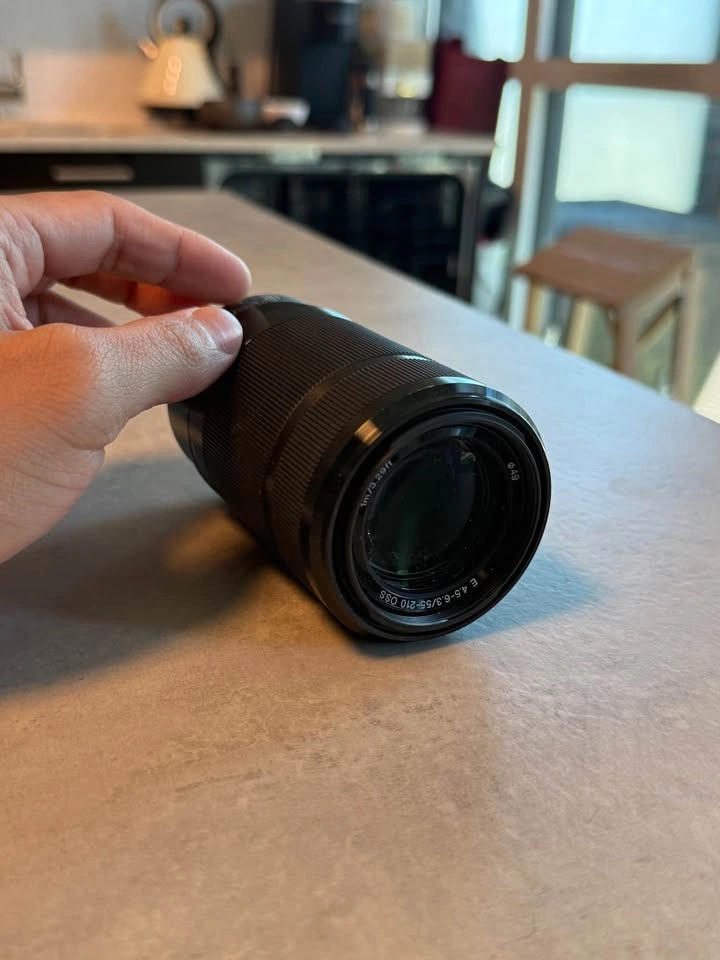 Sony E 55-210mm f/4.5-6.3 OSS Telephoto Lens (E-Mount)