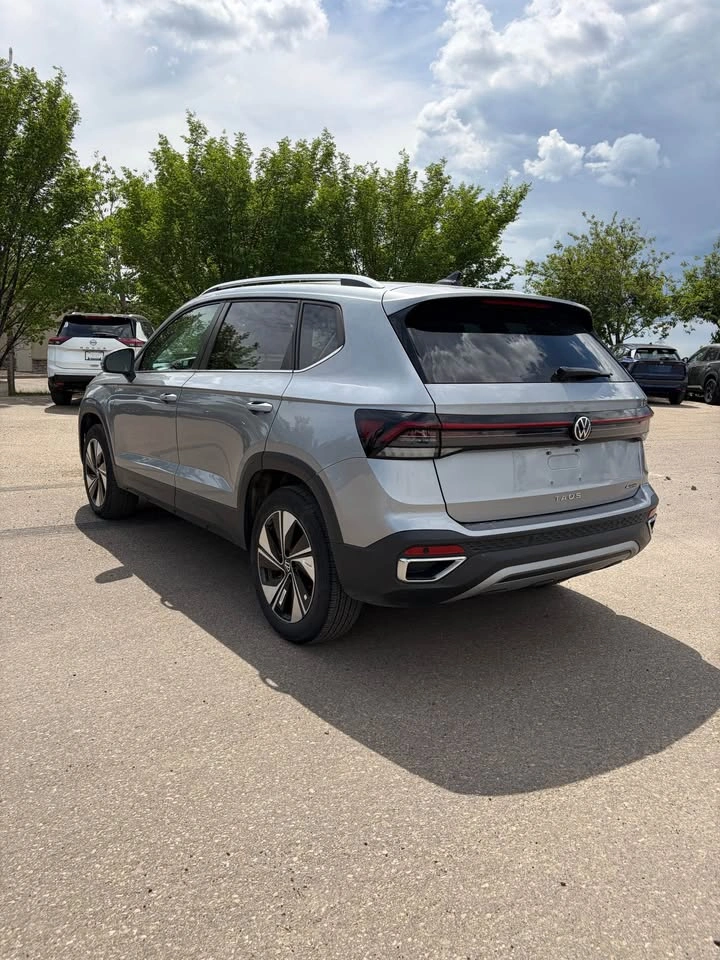 2025 Volkswagen Taos - photo 2