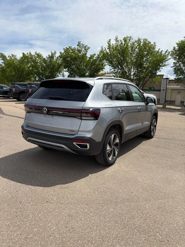 2025 Volkswagen Taos - photo 3