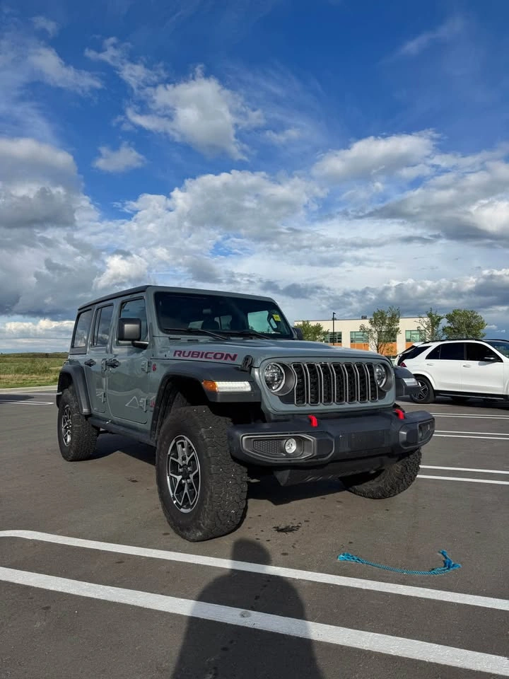 2025 Jeep Wrangler - photo 2