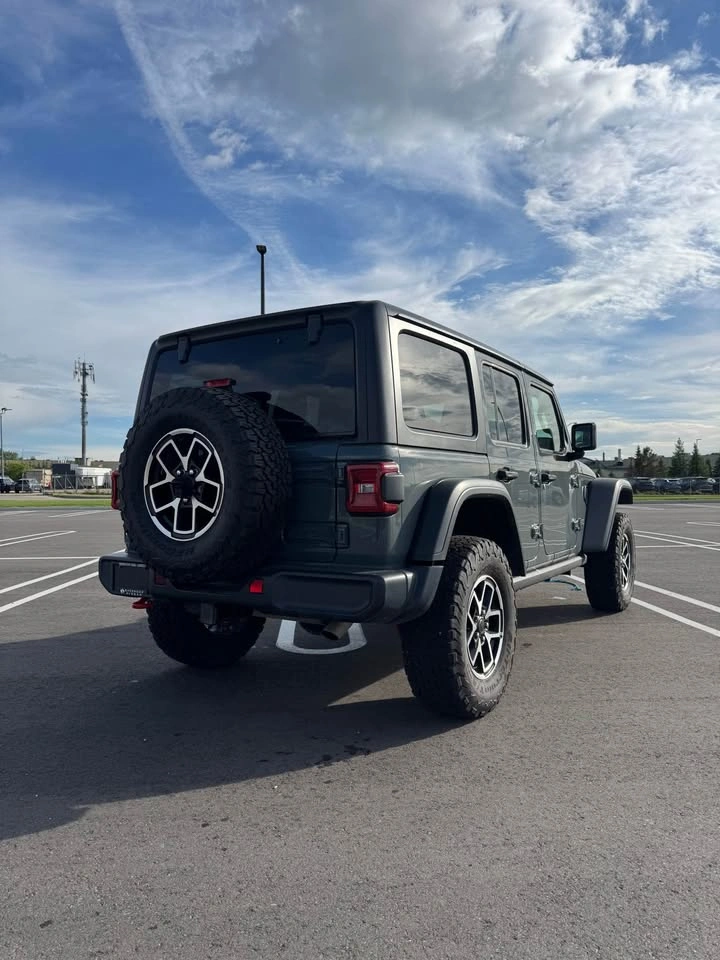2025 Jeep Wrangler - photo 4