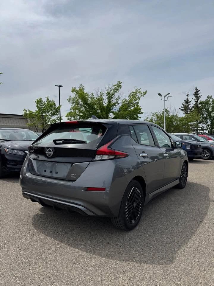 2024 Nissan LEAF - photo 2