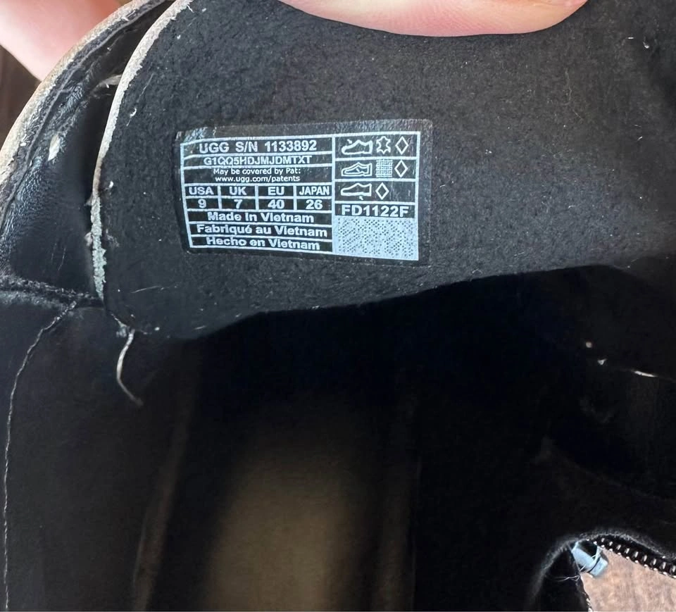 Ugg Ashton Lace Up size 9 - photo 3