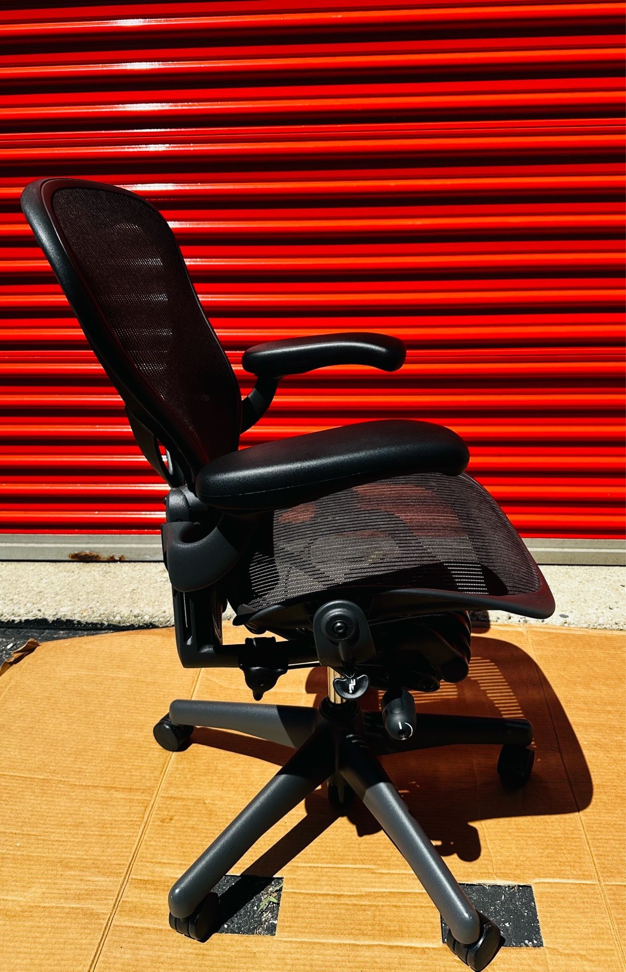 Herman Miller Aeron Chair Size B – Fully Loaded – Like New - photo 3
