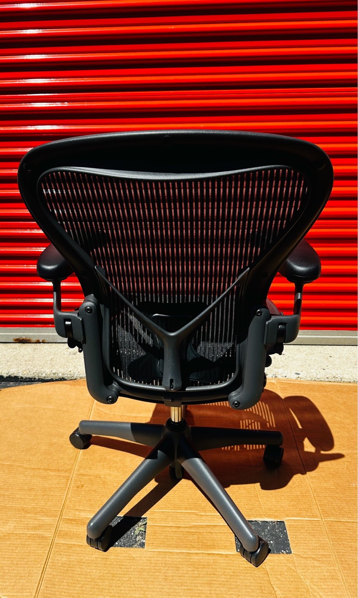 Herman Miller Aeron Chair Size B – Fully Loaded – Like New - photo 5