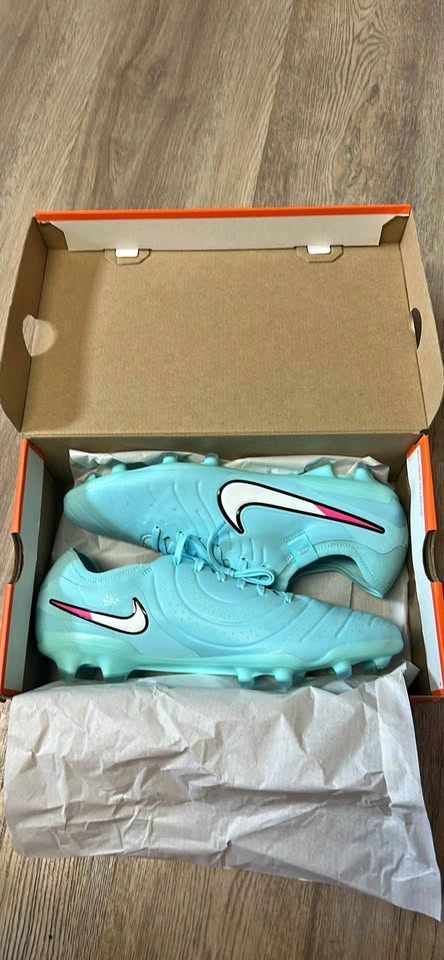 Brand New Nike Tiempo Legends 10 Pro FG Size 11.5