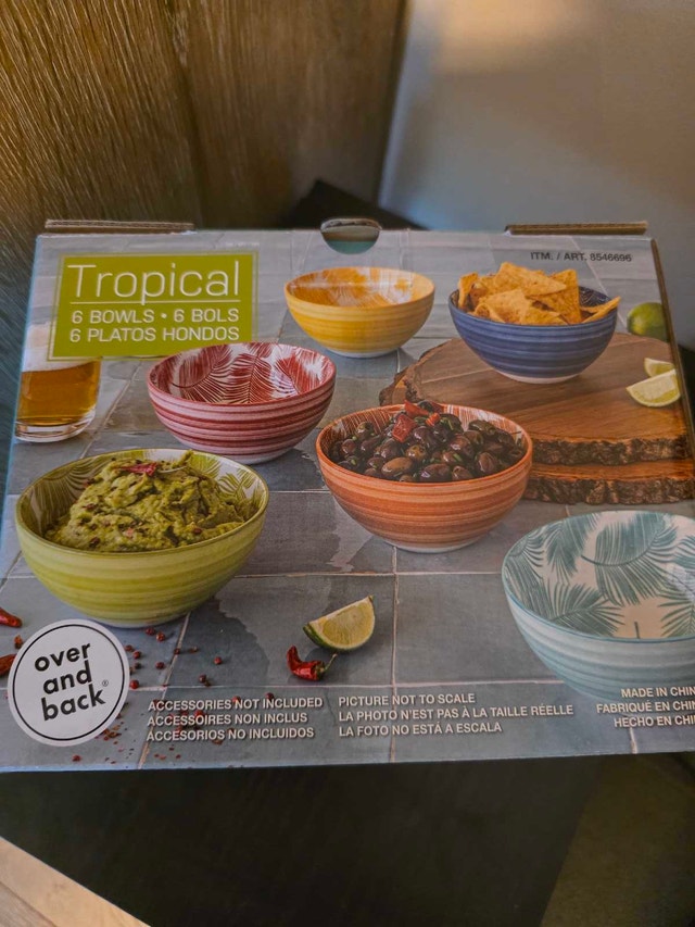 Over and Back Tropical Stoneware Bowls