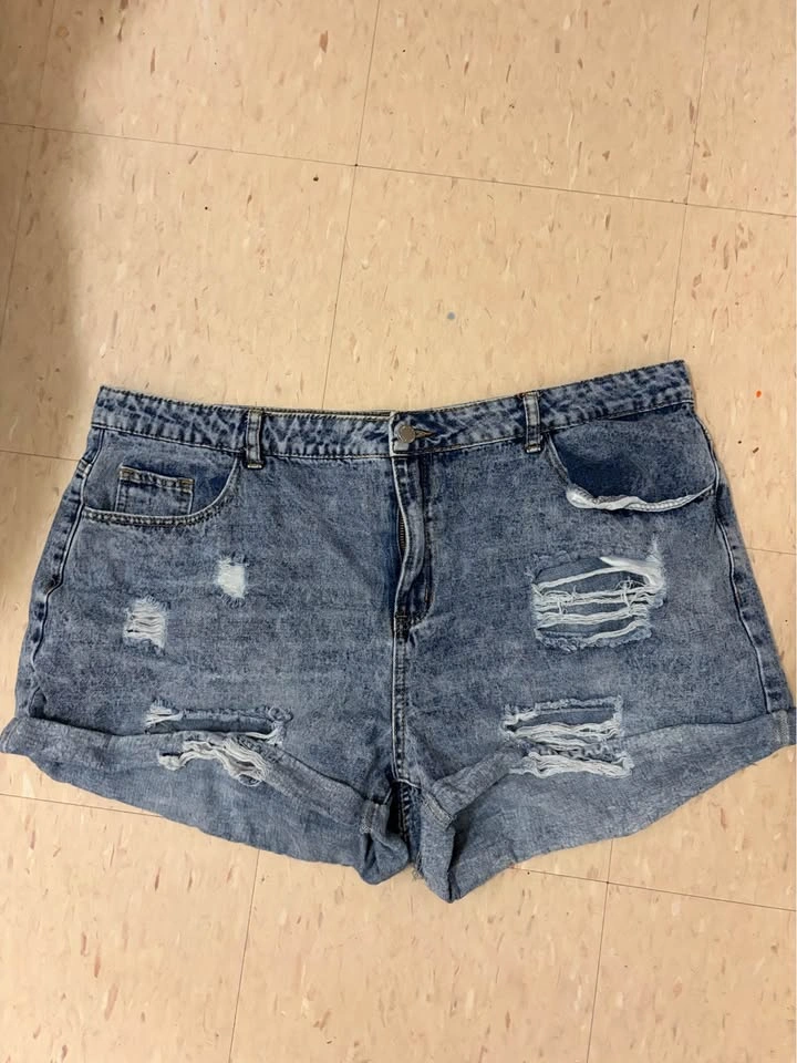 Women’s Shorts - photo 2