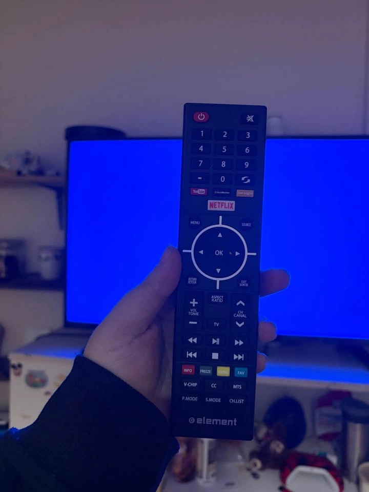32 inch Element TV - photo 2