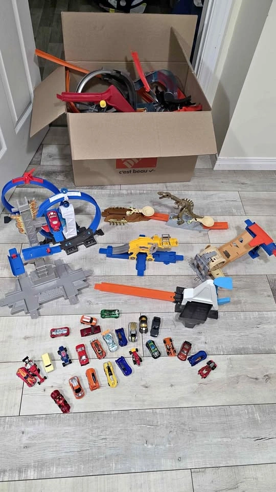 Giant hotwheels track lot