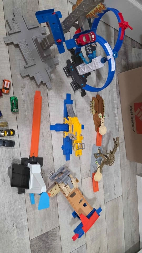 Giant hotwheels track lot - photo 3