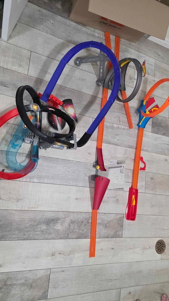 Giant hotwheels track lot - photo 4