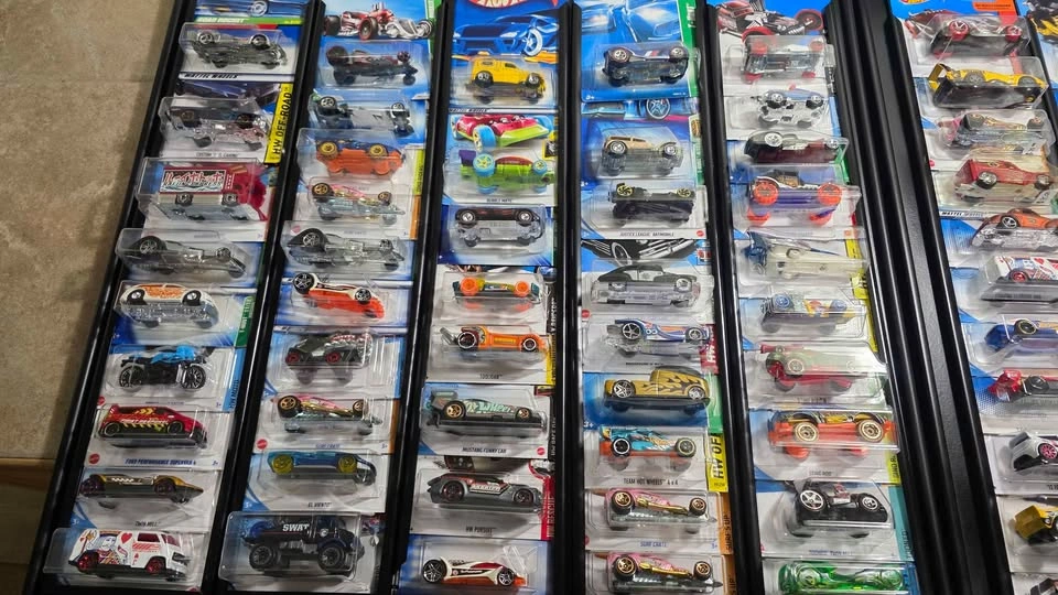 Hot wheels treasure hunt lot - photo 2