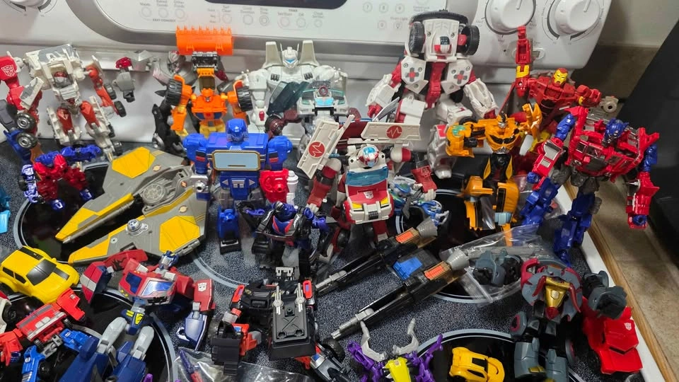Large transformers lot - photo 4
