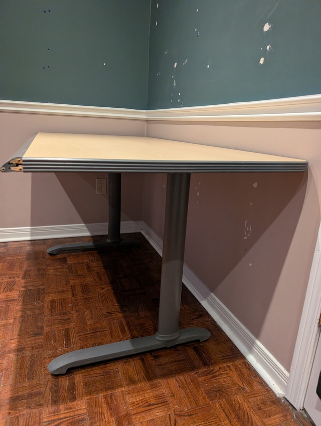 60” x 30” Haworth Table, Free delivery - photo 3