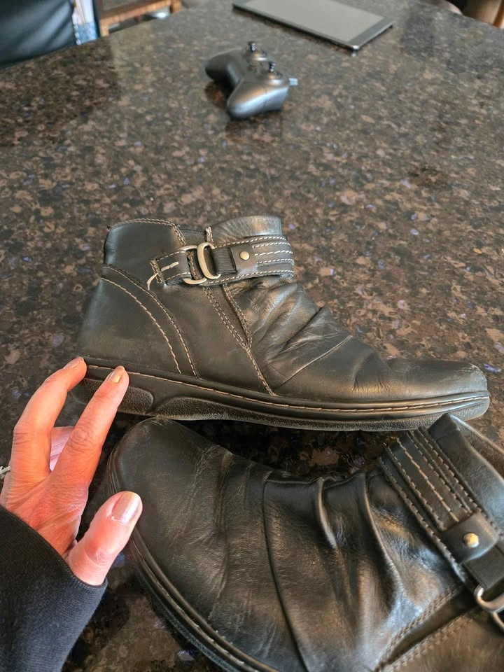 Leather booties - photo 2